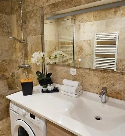 Bel & Ancien T3 Renove Dans *