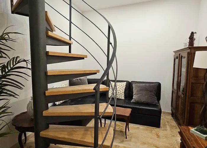 Apartament Bel & Ancien T3 Renove Dans *