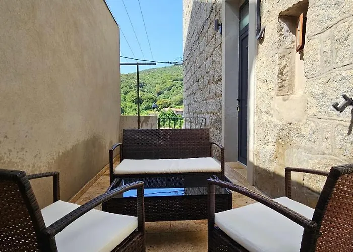 Bel & Ancien T3 Renove Dans *